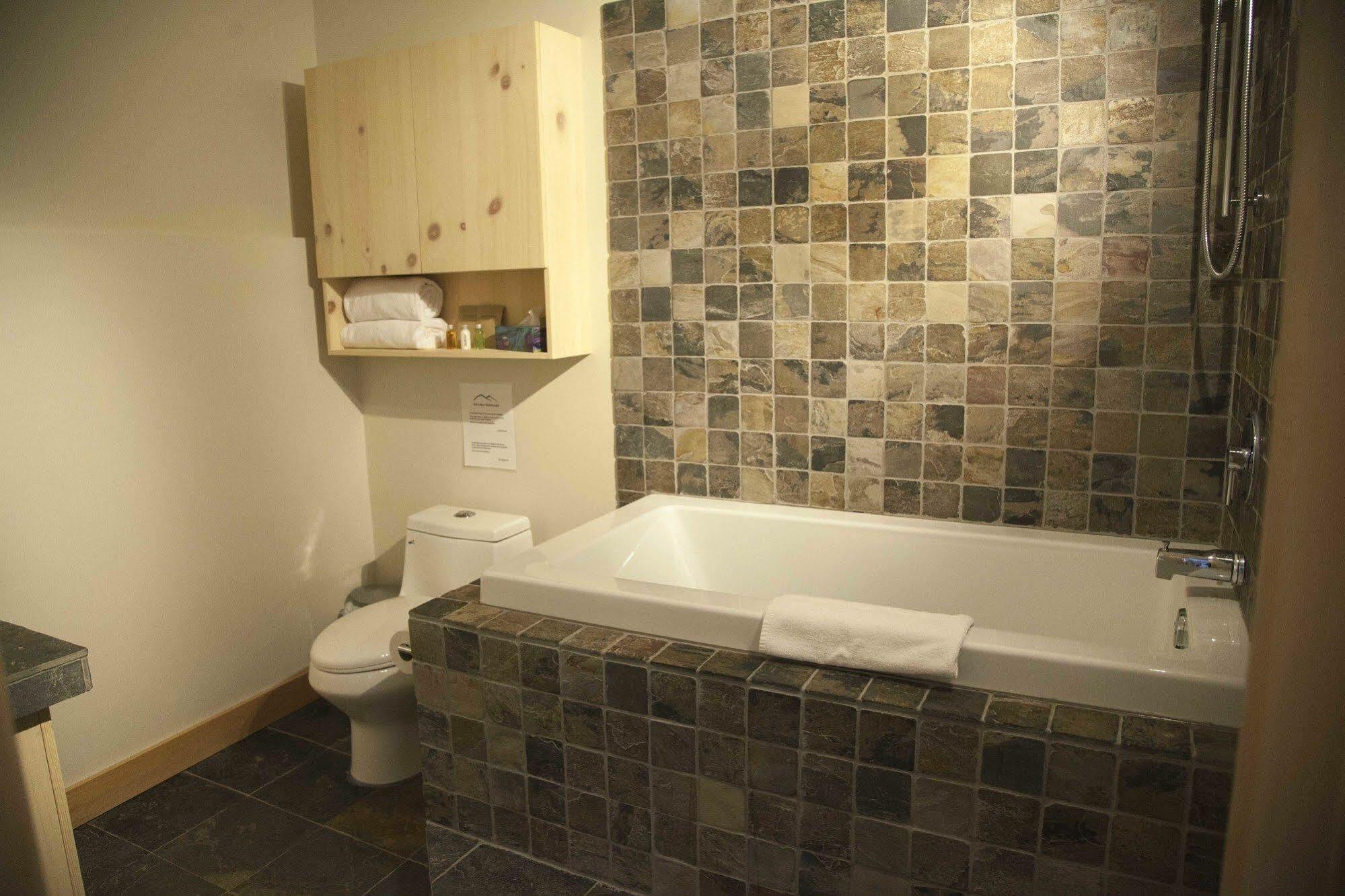 Eco Spa Highland Grenville-Sur-La-Rouge エクステリア 写真